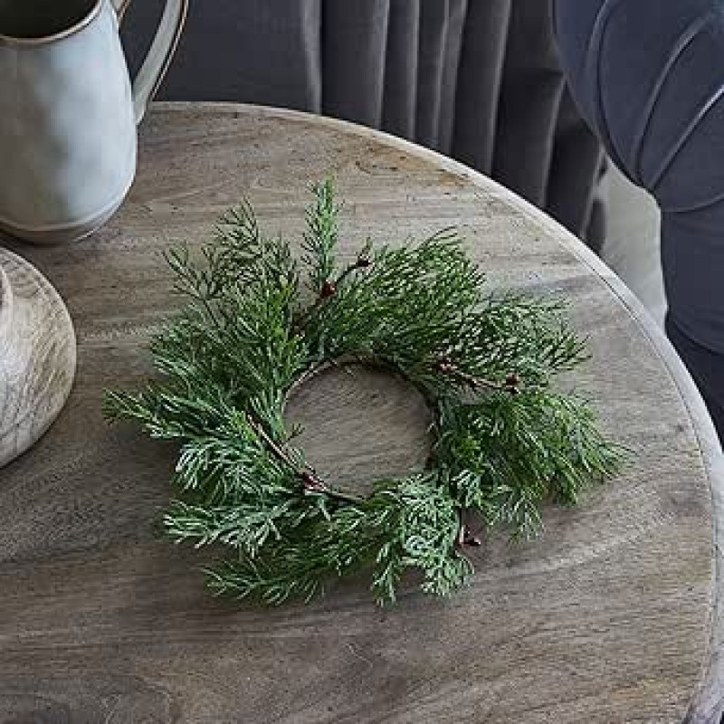 Lights4fun 25 cm žvakių vainikas su žaliais lapais ir raudonomis uogomis Kalėdinė dekoracija Modernus advento vainikas