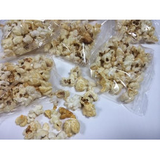 100 pakuočių 8 gramų (0,8 kg) popkornų; 