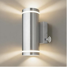 JNR lauko šviestuvas su sutemų jutikliu Nerūdijančio plieno IP54 vandeniui atsparus LED lauko šviestuvas su šviesos jutikliu Lauko komplekte yra 2 x 5 W GU10 3000 K šiltai baltos spalvos lemputė, sidabrinė