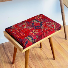 Ultimate Premium Products Osmanų taburetė, pagaminta iš riešutmedžio medienos, skirta svetainei | Paminkštinta rytietiško rašto audiniu | Universali kaip pianino suoliukas | Idealus miegamojo suoliukas | Funkcinis pėdų suolelis