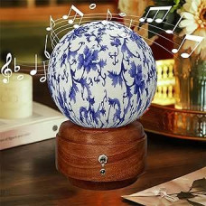 SSY kūrybinė muzikinė dėžutė - rankų darbo muzikinė dėžutė su romantiška melodija, besisukančiu mediniu pagrindu, besikeičiančių spalvų šviesos diodais ir nuotolinio valdymo pulteliu, įkraunama per USB, idealiai tinka kaip dekoracija