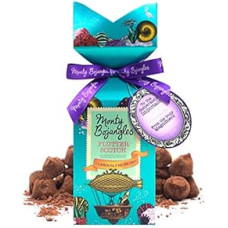 Monty Bojangles Flutter Scotch (150 g) prabangūs kakava apibarstyti triufeliai - individualiai sukurta dovanų pakuotė su elegantišku lankeliu ir asmenine sveikinimo kortele - puiki šokolado dovana