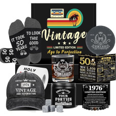 50-ojo gimtadienio dovanos jam, Laimingo 50-ojo gimtadienio dekoracijos vyrams, 50 metų senumo dovanos vyrui, kuris turi viską, Dovanų krepšeliai vyrams, viskio stiklas, beisbolo kepurė, kojinės, akmenys