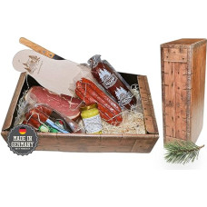 „Black Forest Butcher Shop“ dovanų krepšelis „Nostalgia“ – 6 dalių dovanų krepšelis su skaniais ir pikantiškais dešrų delikatesais, tokiais kaip „Black Forest“ kumpis ar „Country Hunter“, pjaustymo lentele ir peiliu bei gurmaniškais produktais