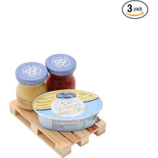 Gausus dovanų krepšelis ant paletės, dovanų krepšelis su pikantiškais skanėstais, paruoštas dovanoti