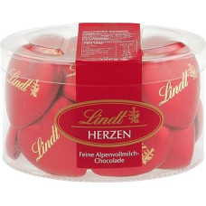 Lindt Chocolate Milk Chocolate Hearts | 300 g | 15 x Delicately Melting Alpine Milk Chocolate in Heart Shape | Chocolate Gift
