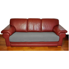 Įvairių dydžių sofos Niujorko verandos