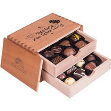 Chocolaterie - gimtadienis - 20 prabangių šokoladinių saldainių | medinėje dėžutėje | su gimtadieniu | dovanų idėja | gimtadienio dovana | moterims | vyrams | motinai | mamai | tėčiui