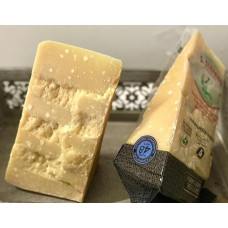 Parmigiano Reggiano DOP at least 48 months winner of the world's best Parmesan cheese, 1 kg in one piece