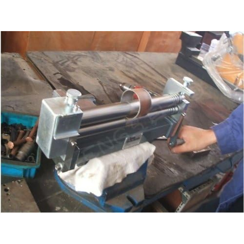 Manual sheet steel lathe