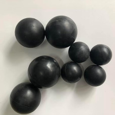 Juodi apvalūs guminiai kamuoliai - universalūs treniruočių kamuoliai (2 mm - 75 mm skersmens) (100 5,5 mm)