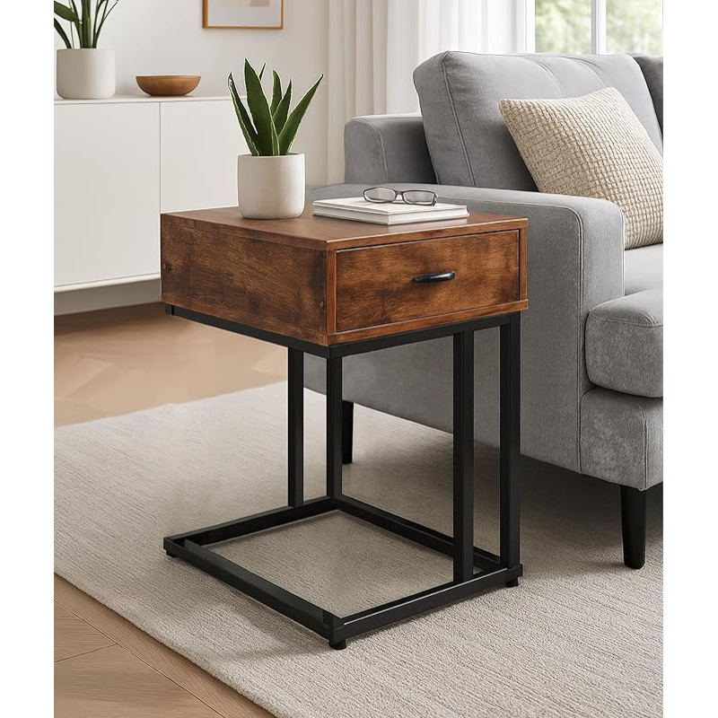 AUNEK šoninis staliukas svetainei, vintažinis sofos šoninis staliukas su laikymo vieta, pramoninio stiliaus mažas kavos staliukas, minimalistinis staliukas prie sofos ir sofos, kaimiškas rudas šoninis staliukas