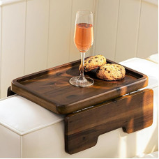 HOLANA Akacijų medžio sofos porankio padėklas, dvigubas lankstas, sofos porankio padėklas, stalo spaustukas, sofos porankio staliukas, mediniai šoniniai staliukai mažoms erdvėms valgyti ir gerti (klasikinis, graikinis riešutas)