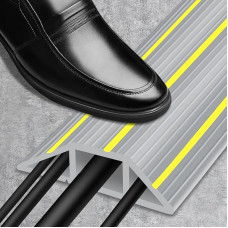 Lauko grindų kabelių dangtis, kabelių apsauga, 1 m lauko laidų dangtis, lankstus PVC kabelių grindų dangtis su 3 kabelių kanalais, apsaugo šaligatvio kabelius, apsaugo nuo suklupimo pavojaus, pilkas